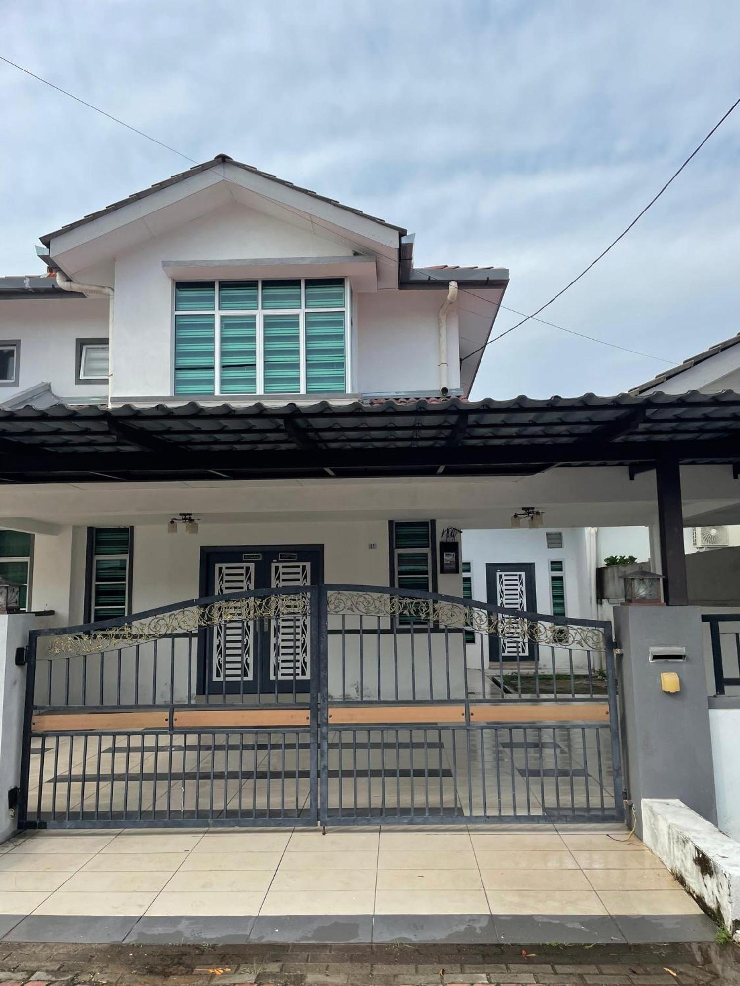 Nazirin Homestay No 27 Tmn Desa Manjung ลุมุต ภายนอก รูปภาพ
